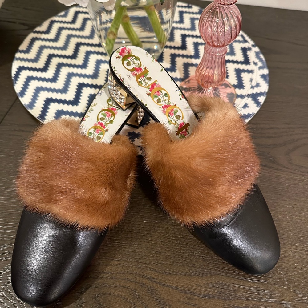 GUCCI Runway Leather Fur Mules - Size 39